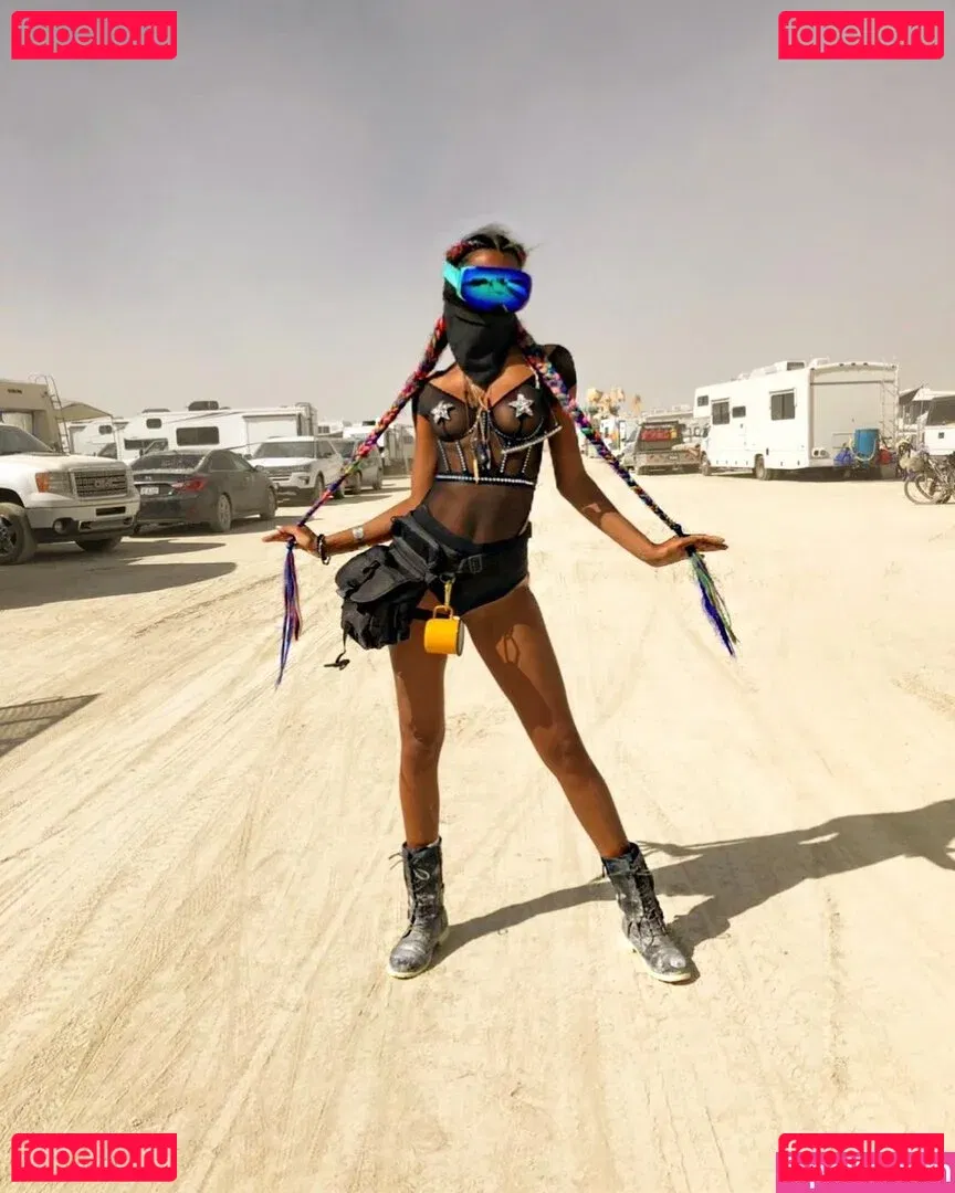 Lais Ribeiro Onlyfans Photo Gallery 