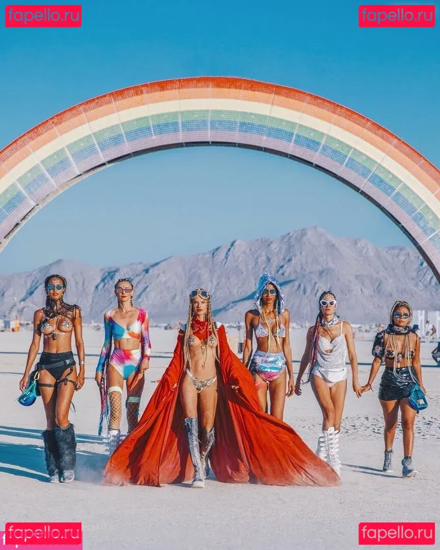 Lais Ribeiro Onlyfans Photo Gallery 