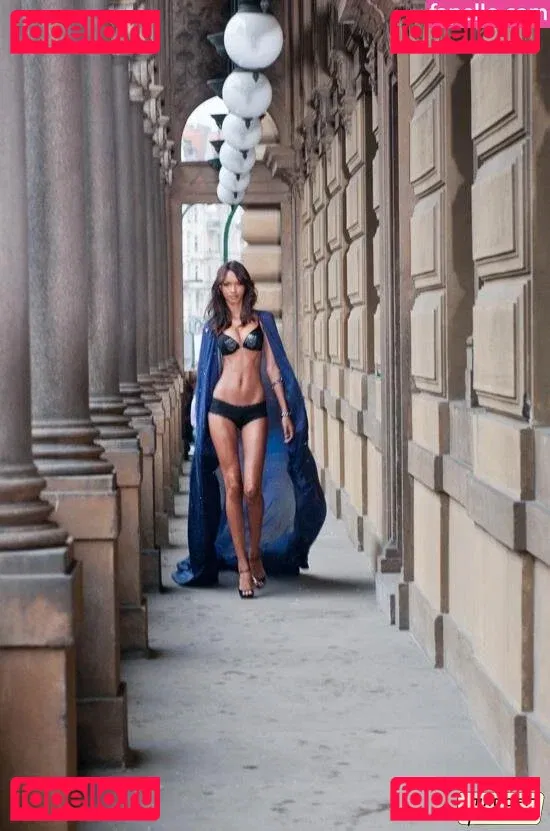 Lais Ribeiro Onlyfans Photo Gallery 