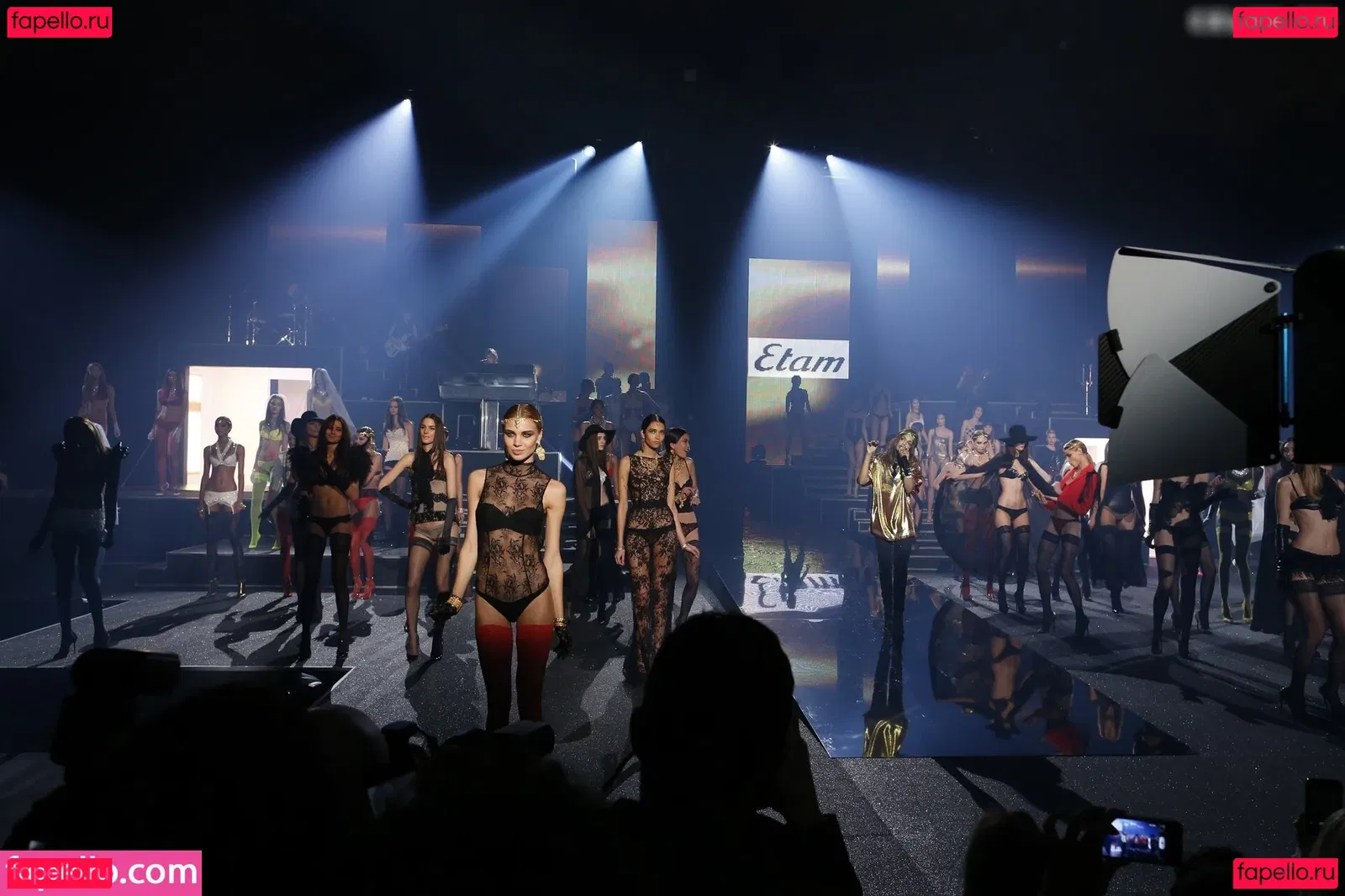 Lais Ribeiro Onlyfans Photo Gallery 