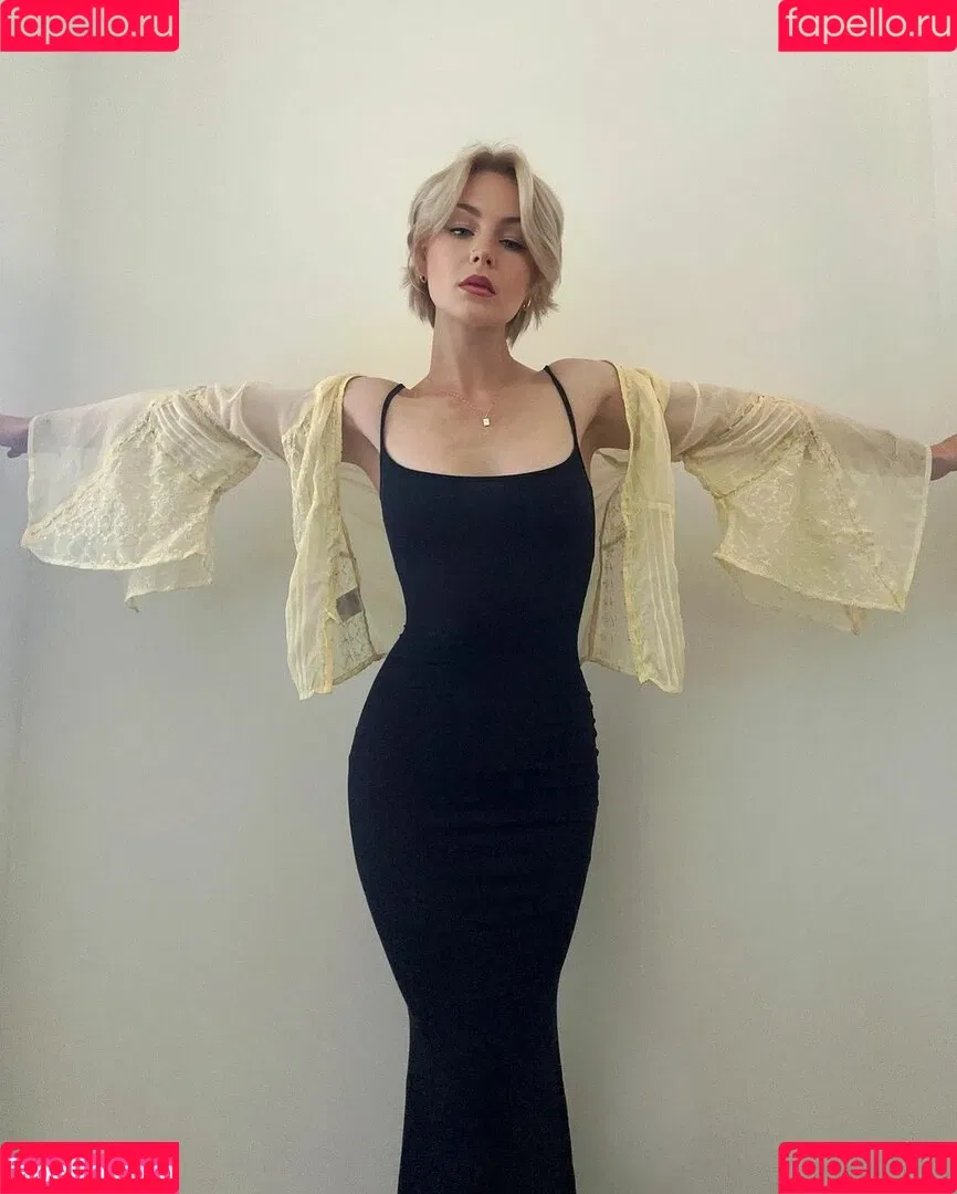 KallMeKris Onlyfans Photo Gallery 