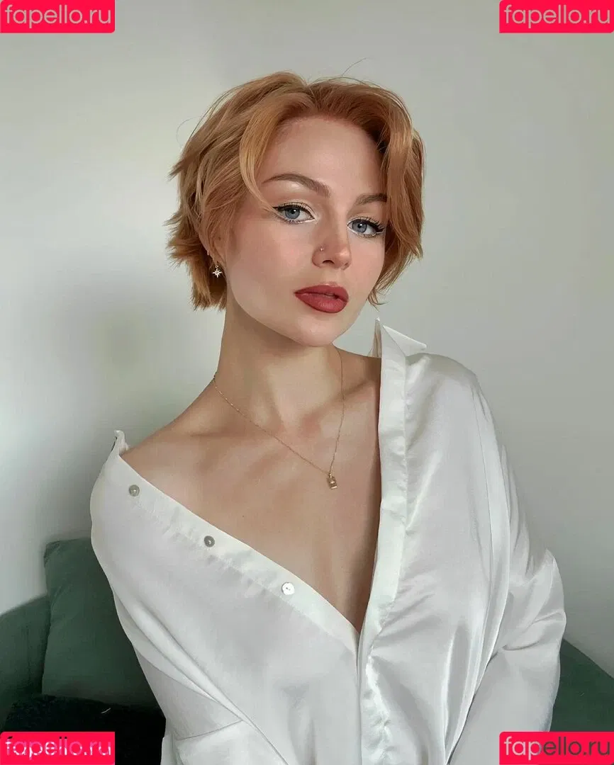 KallMeKris Onlyfans Photo Gallery 