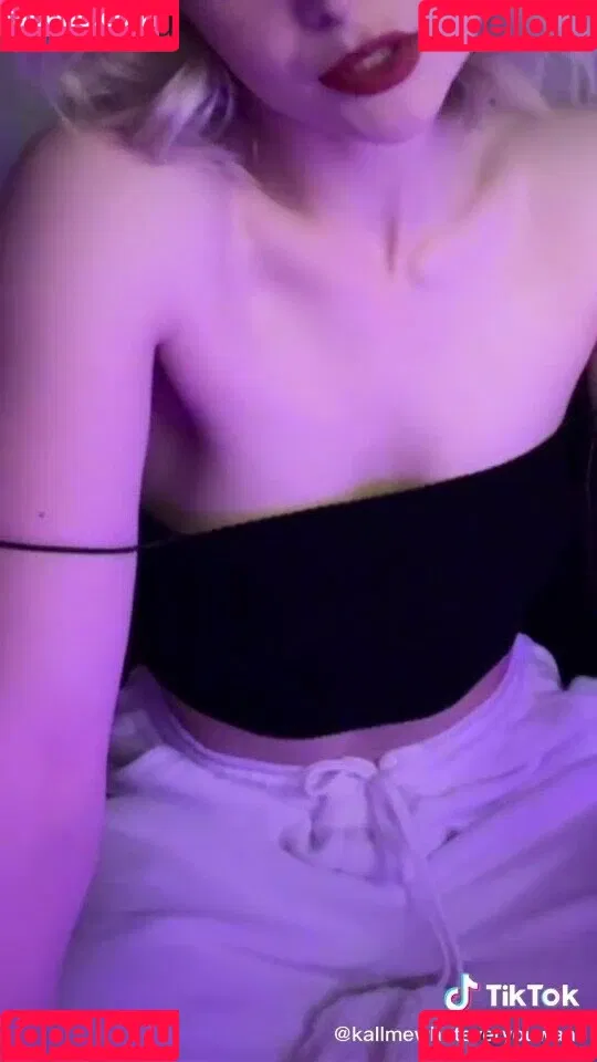 KallMeKris Onlyfans Photo Gallery 