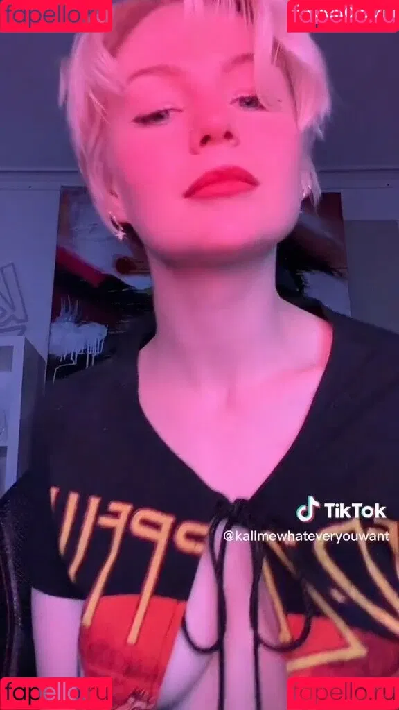KallMeKris Onlyfans Photo Gallery 