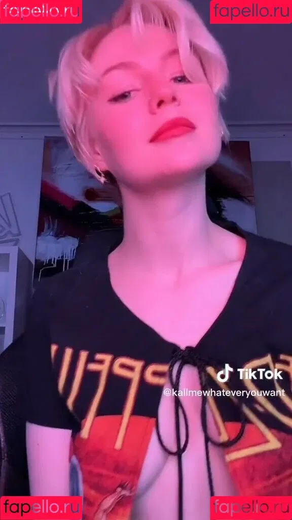 KallMeKris Onlyfans Photo Gallery 