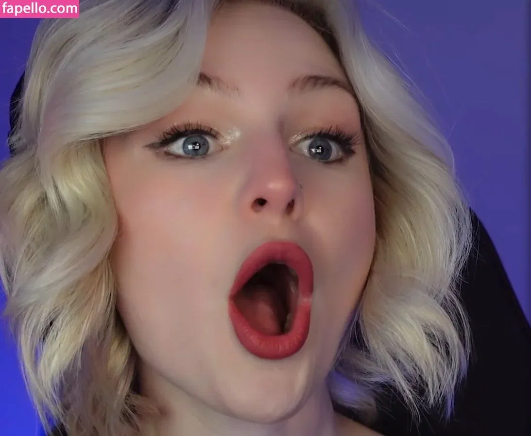 KallMeKris Onlyfans Photo Gallery 