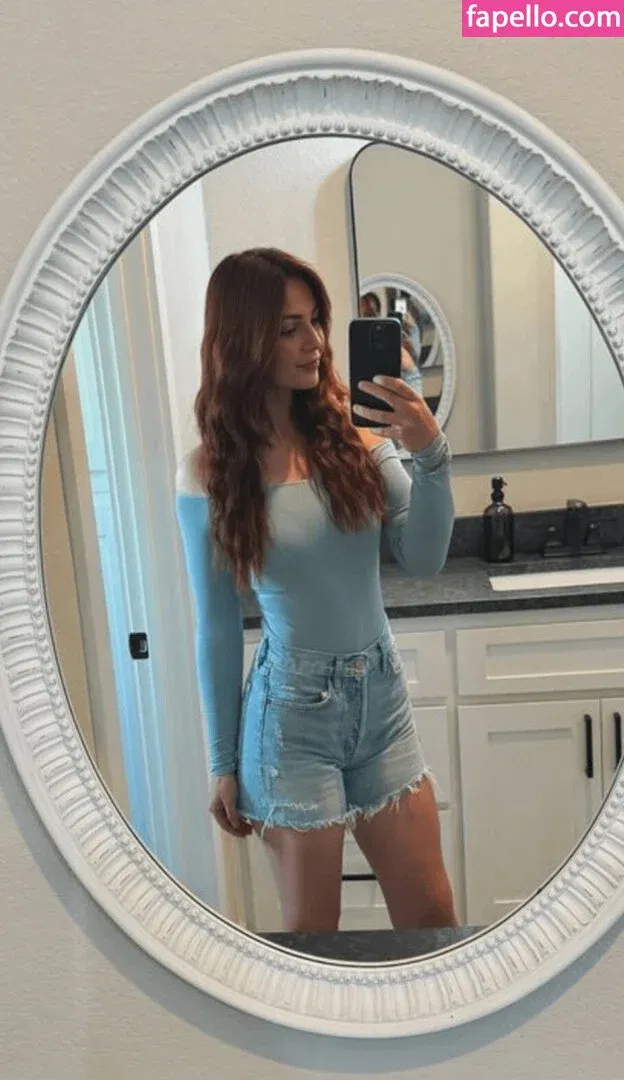 KallMeKris Onlyfans Photo Gallery 