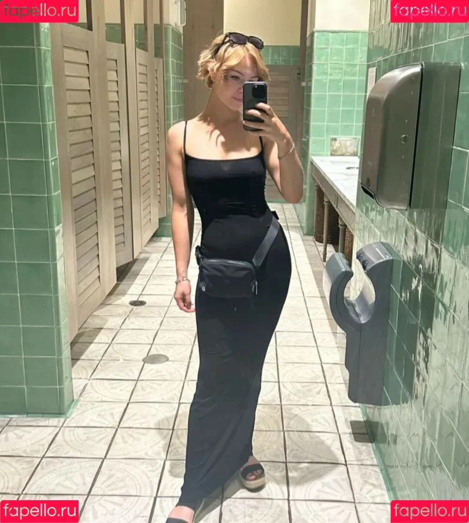 KallMeKris Onlyfans Photo Gallery 