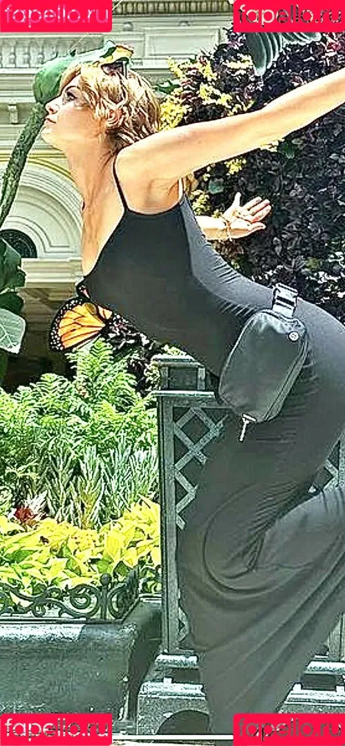KallMeKris Onlyfans Photo Gallery 