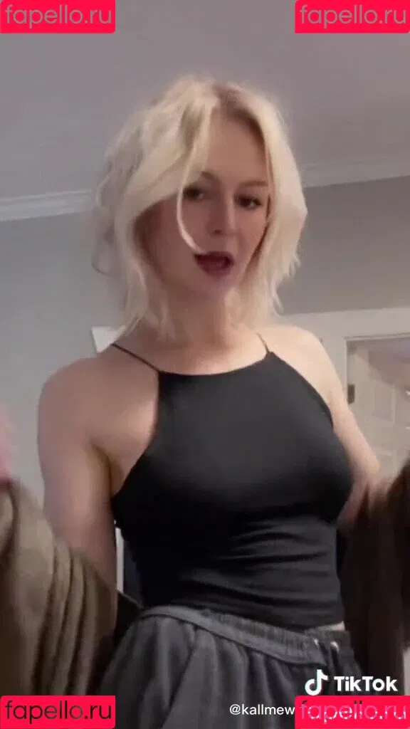 KallMeKris Onlyfans Photo Gallery 