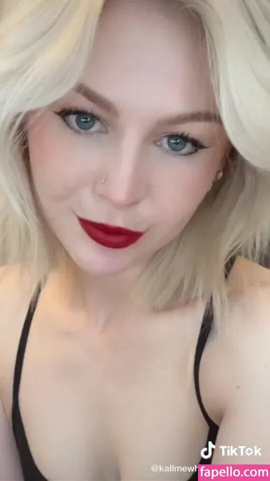 KallMeKris Onlyfans Photo Gallery 