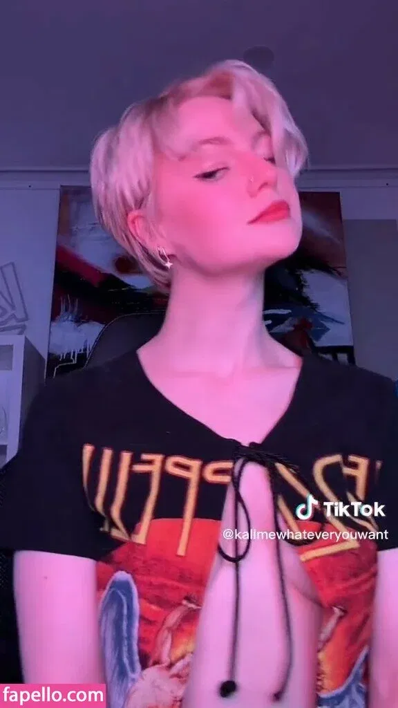 KallMeKris Onlyfans Photo Gallery 