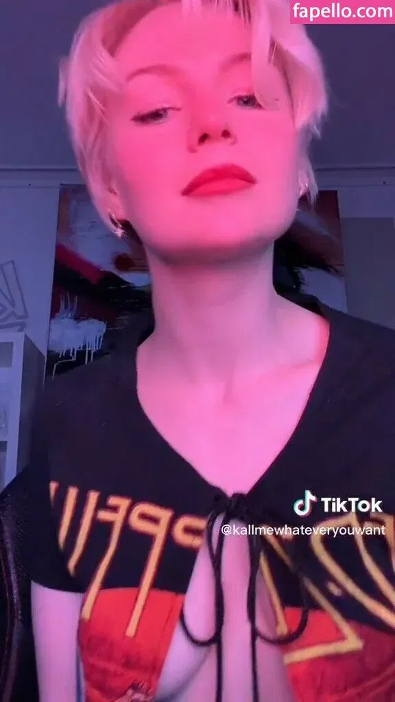 KallMeKris Onlyfans Photo Gallery 