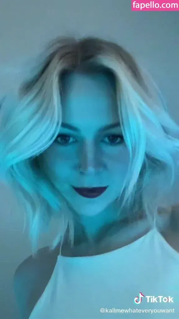 KallMeKris Onlyfans Photo Gallery 