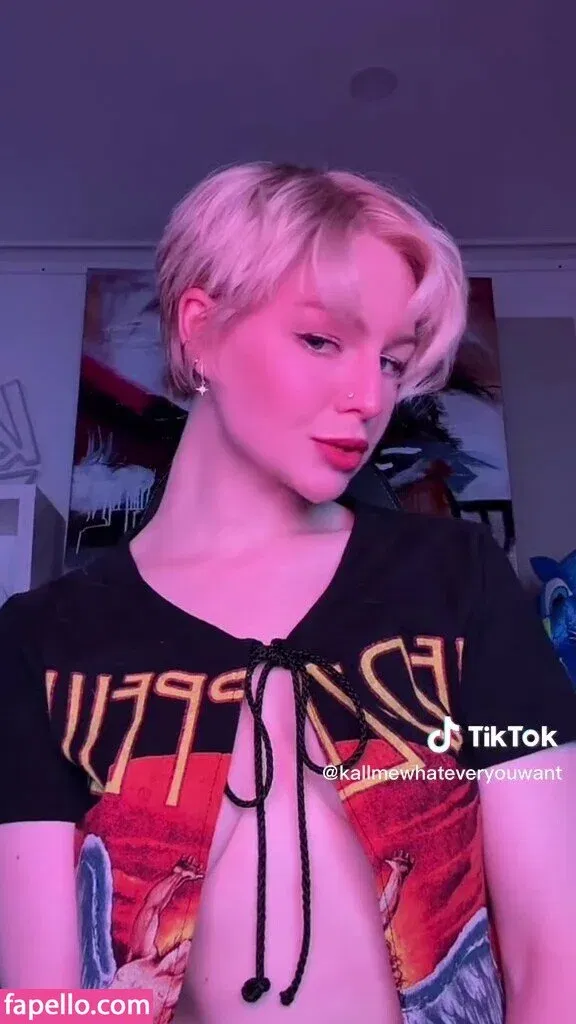 KallMeKris Onlyfans Photo Gallery 