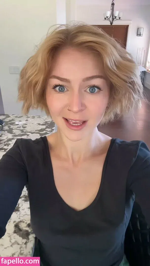 KallMeKris Onlyfans Photo Gallery 