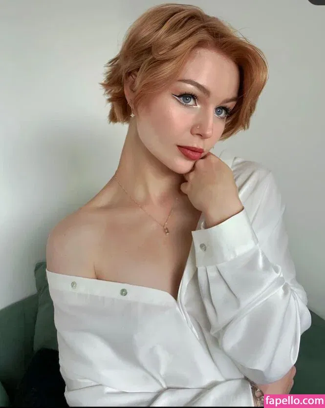 KallMeKris Onlyfans Photo Gallery 