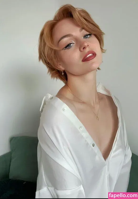 KallMeKris Onlyfans Photo Gallery 