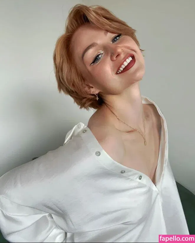 KallMeKris Onlyfans Photo Gallery 