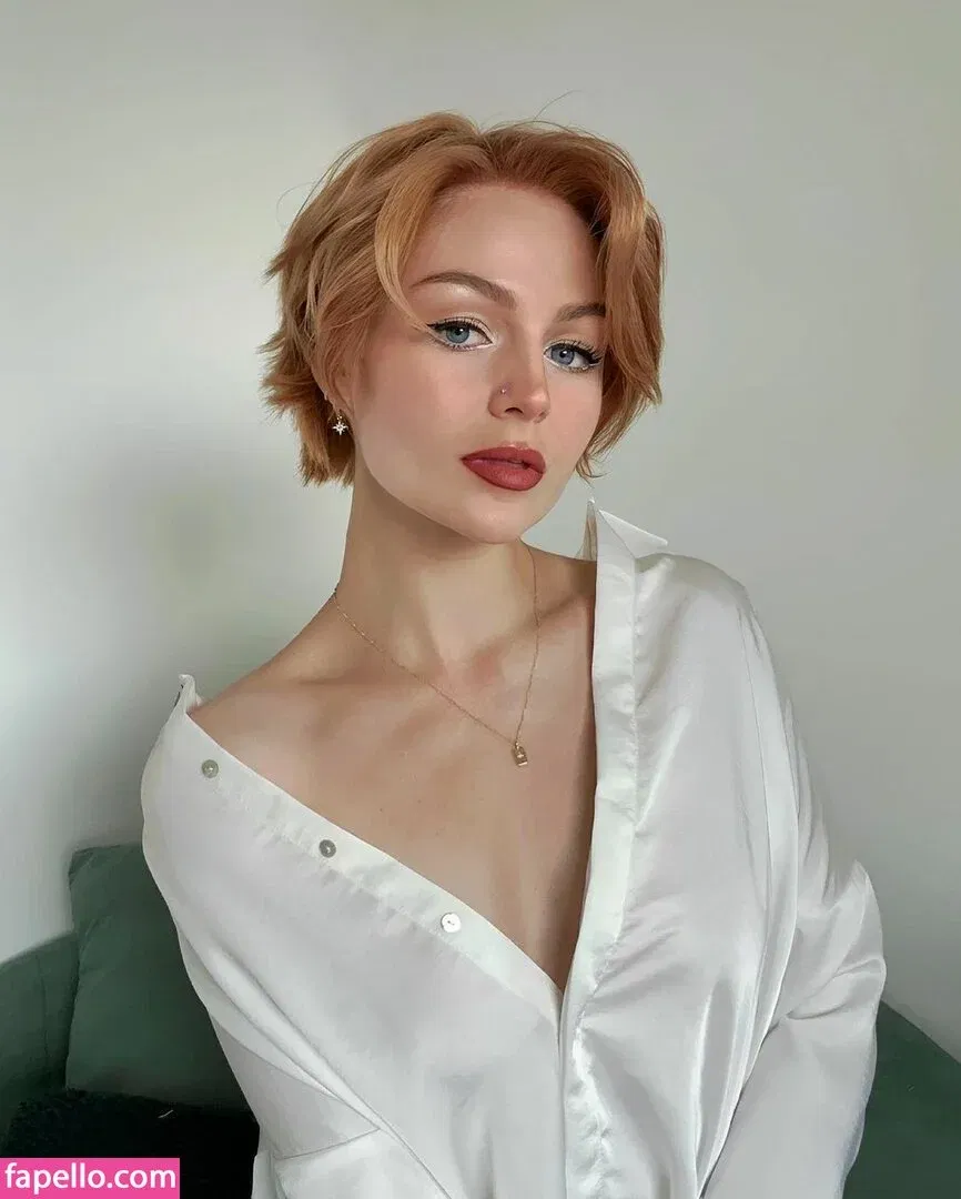 KallMeKris Onlyfans Photo Gallery 