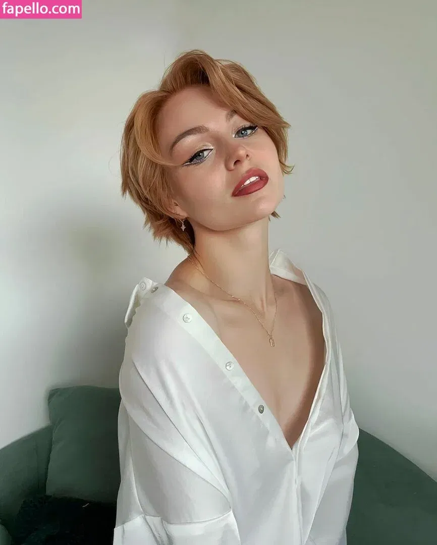 KallMeKris Onlyfans Photo Gallery 