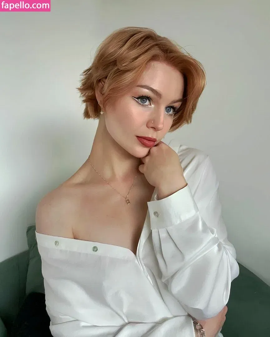 KallMeKris Onlyfans Photo Gallery 