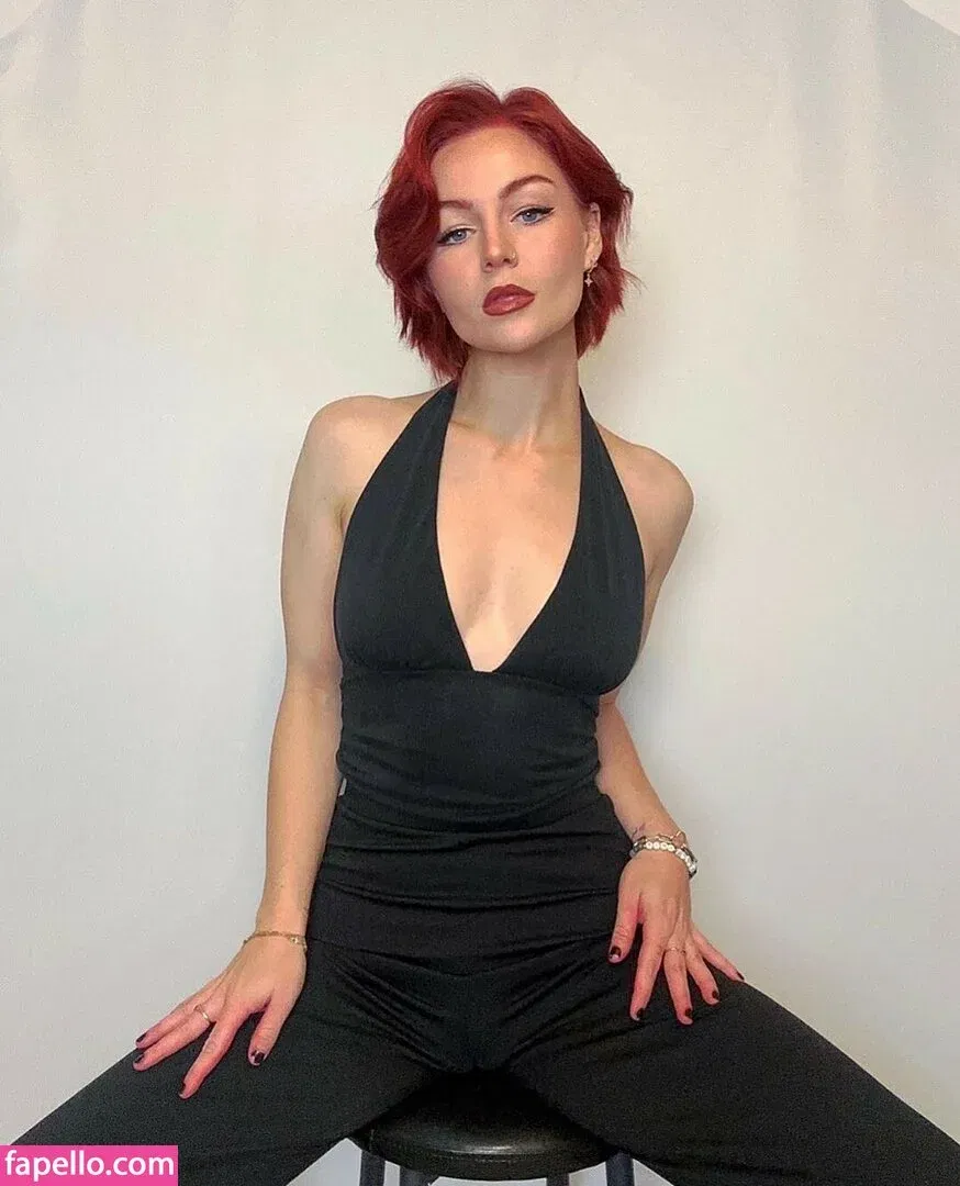 KallMeKris Onlyfans Photo Gallery 