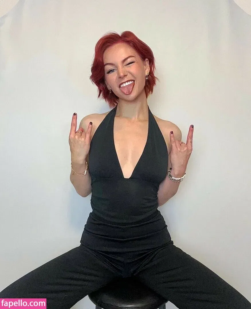 KallMeKris Onlyfans Photo Gallery 