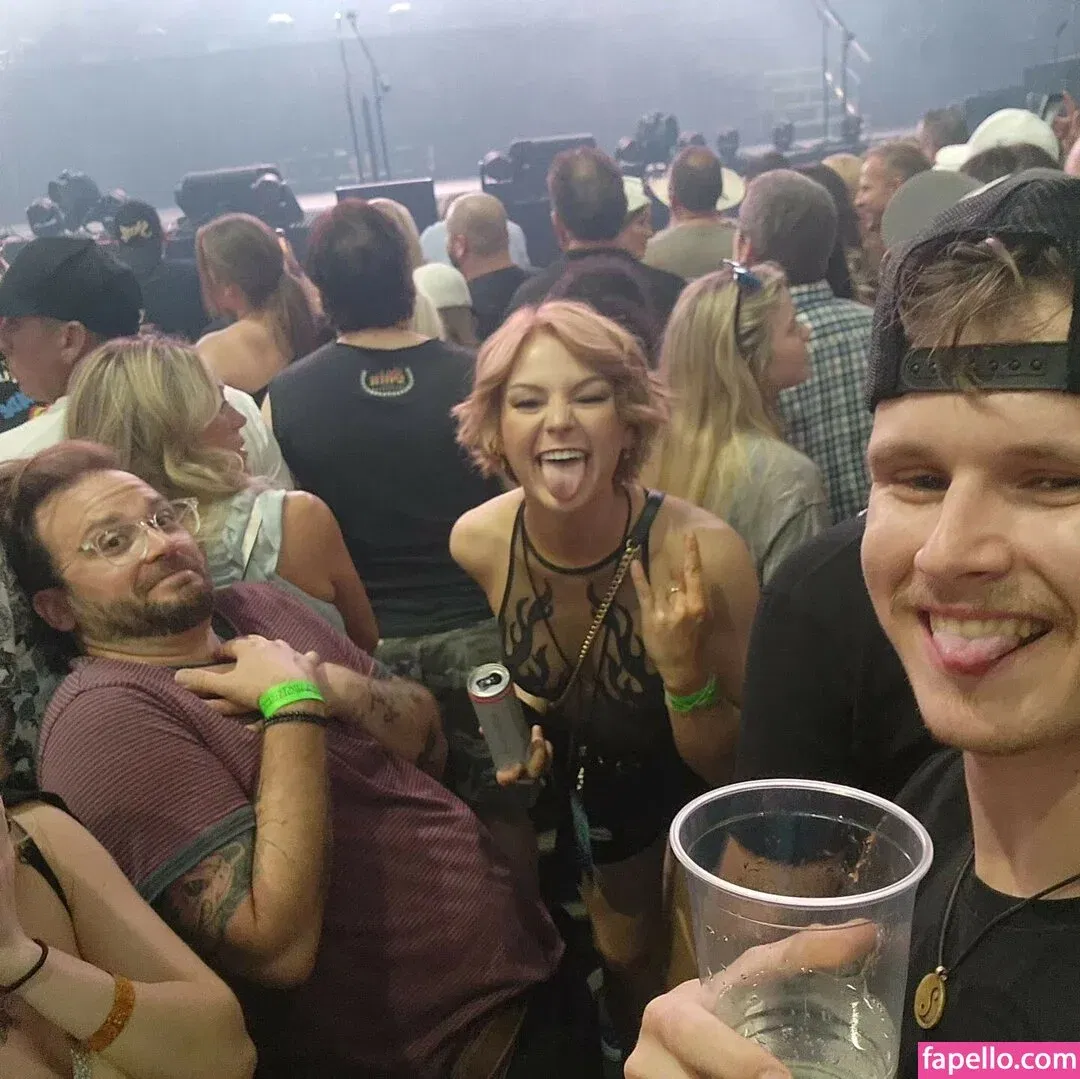 KallMeKris Onlyfans Photo Gallery 