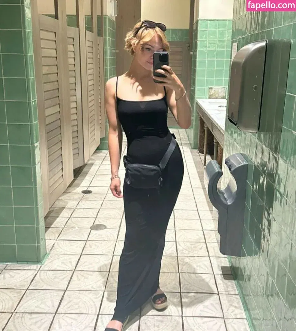 KallMeKris Onlyfans Photo Gallery 