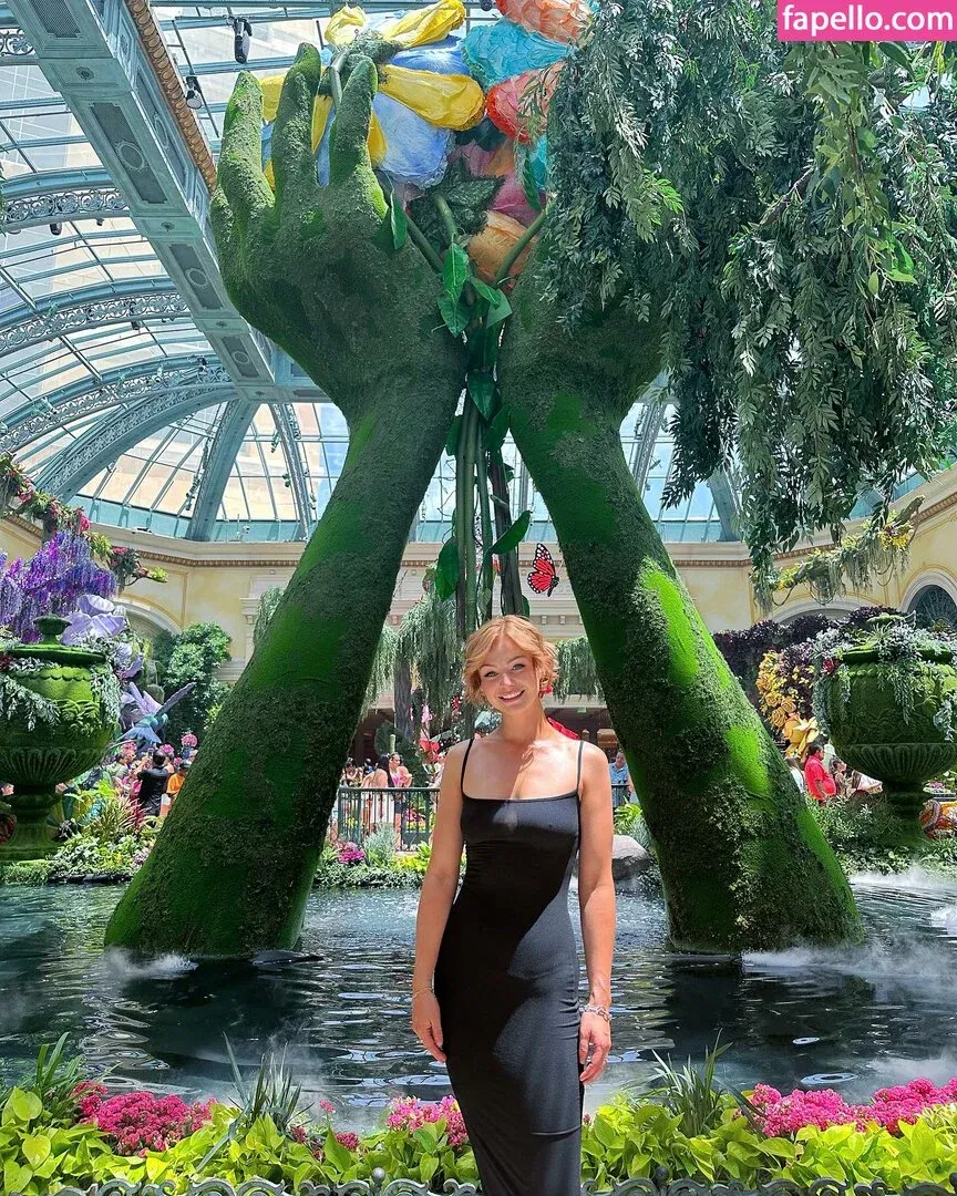 KallMeKris Onlyfans Photo Gallery 