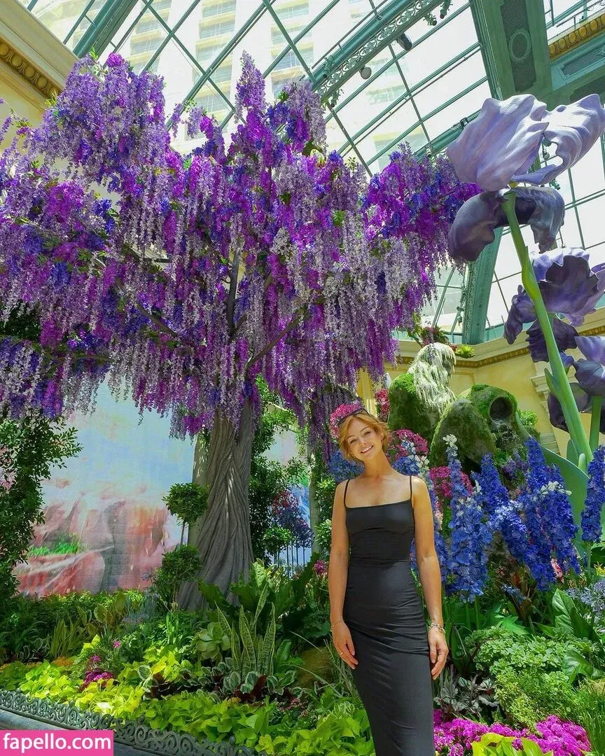 KallMeKris Onlyfans Photo Gallery 