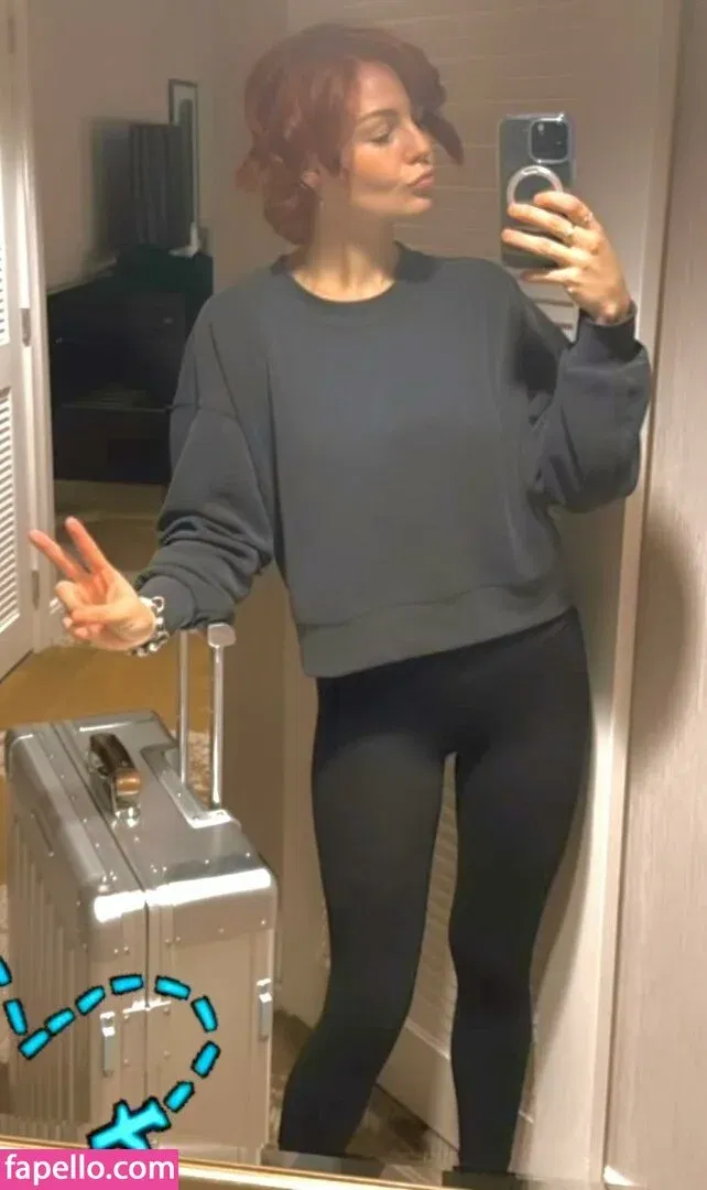 KallMeKris Onlyfans Photo Gallery 