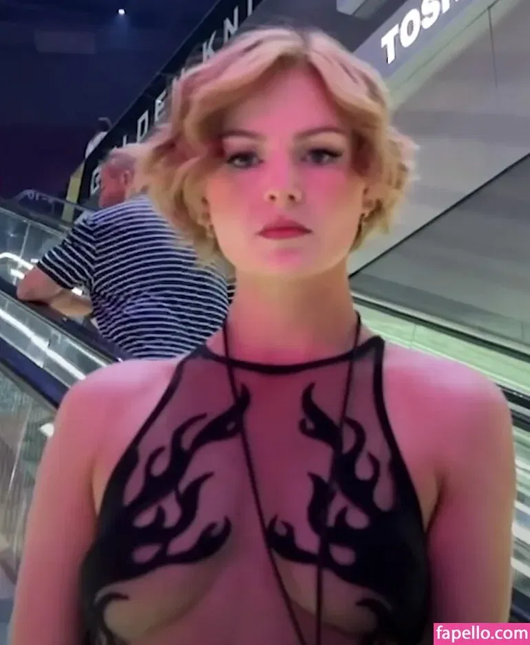 KallMeKris Onlyfans Photo Gallery 