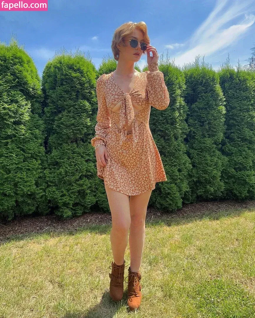 KallMeKris Onlyfans Photo Gallery 