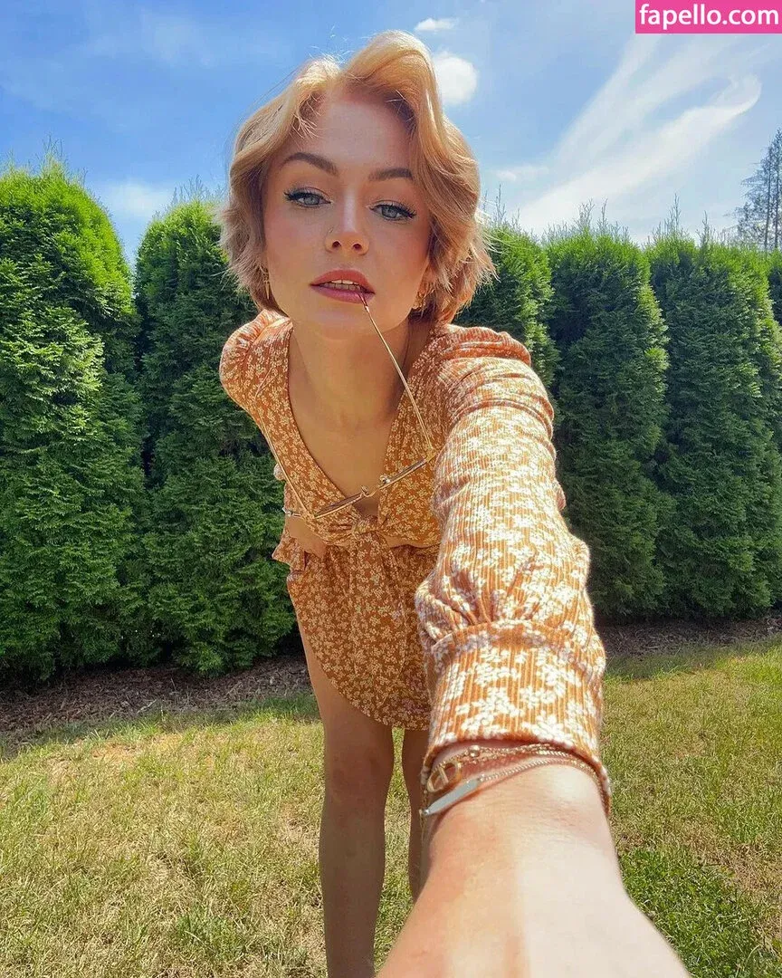 KallMeKris Onlyfans Photo Gallery 