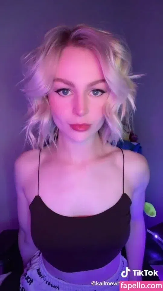 KallMeKris Onlyfans Photo Gallery 