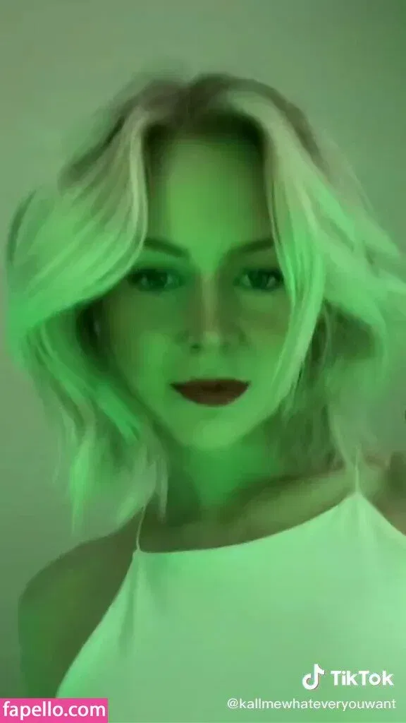 KallMeKris Onlyfans Photo Gallery 