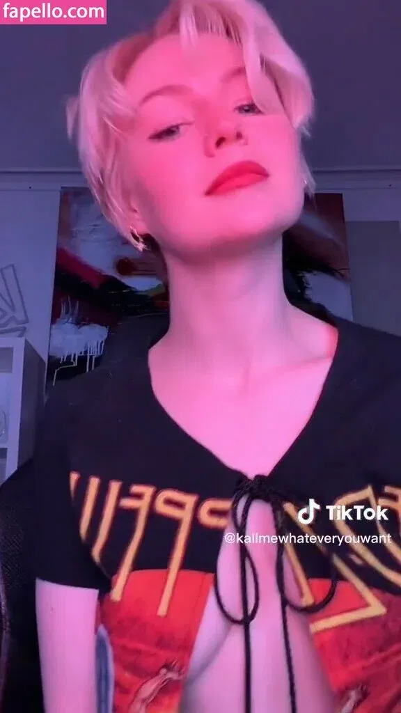 KallMeKris Onlyfans Photo Gallery 