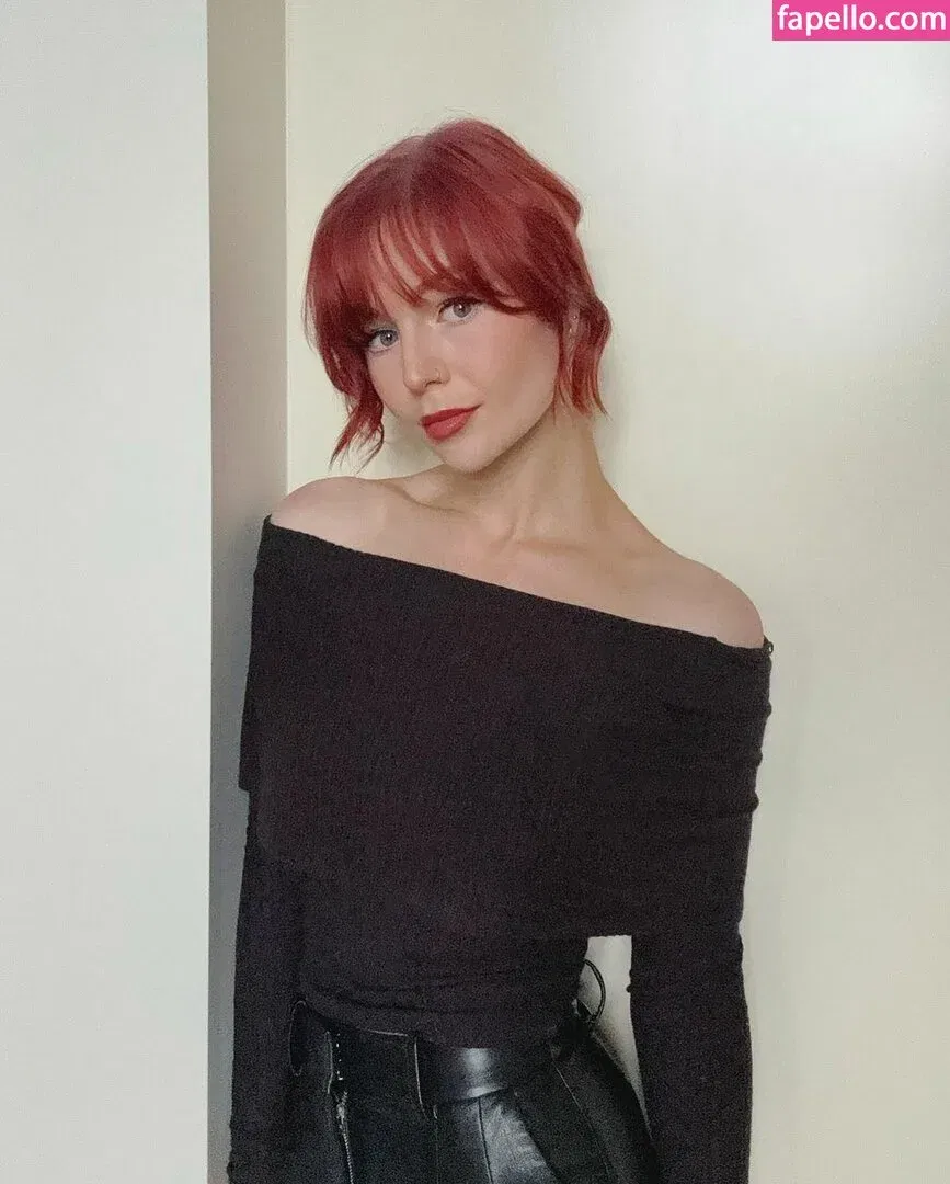 KallMeKris Onlyfans Photo Gallery 