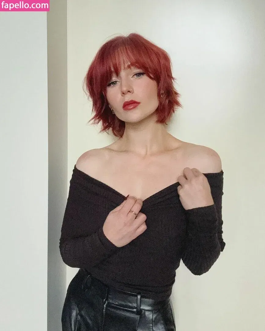 KallMeKris Onlyfans Photo Gallery 