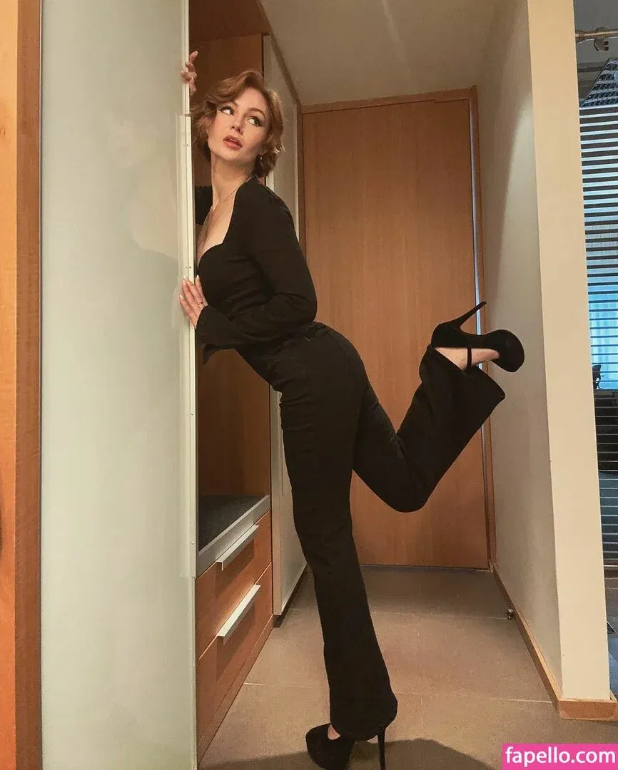 KallMeKris Onlyfans Photo Gallery 