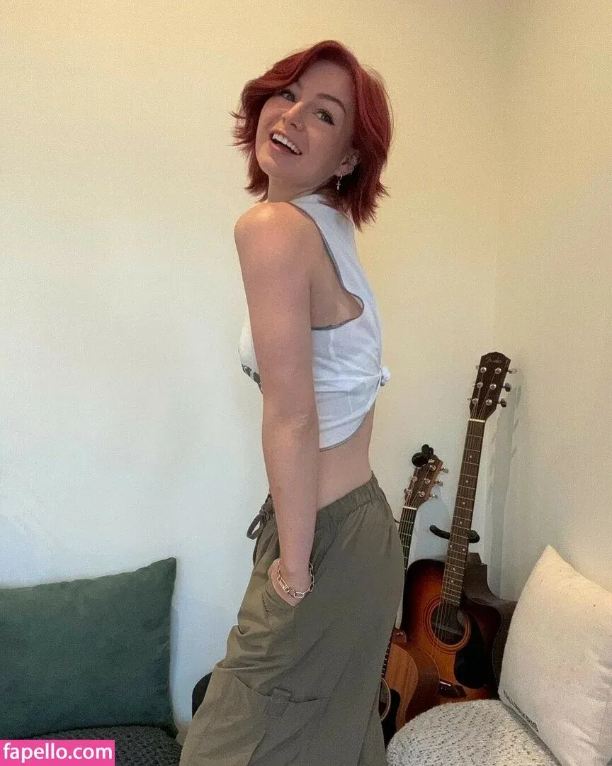 KallMeKris Onlyfans Photo Gallery 