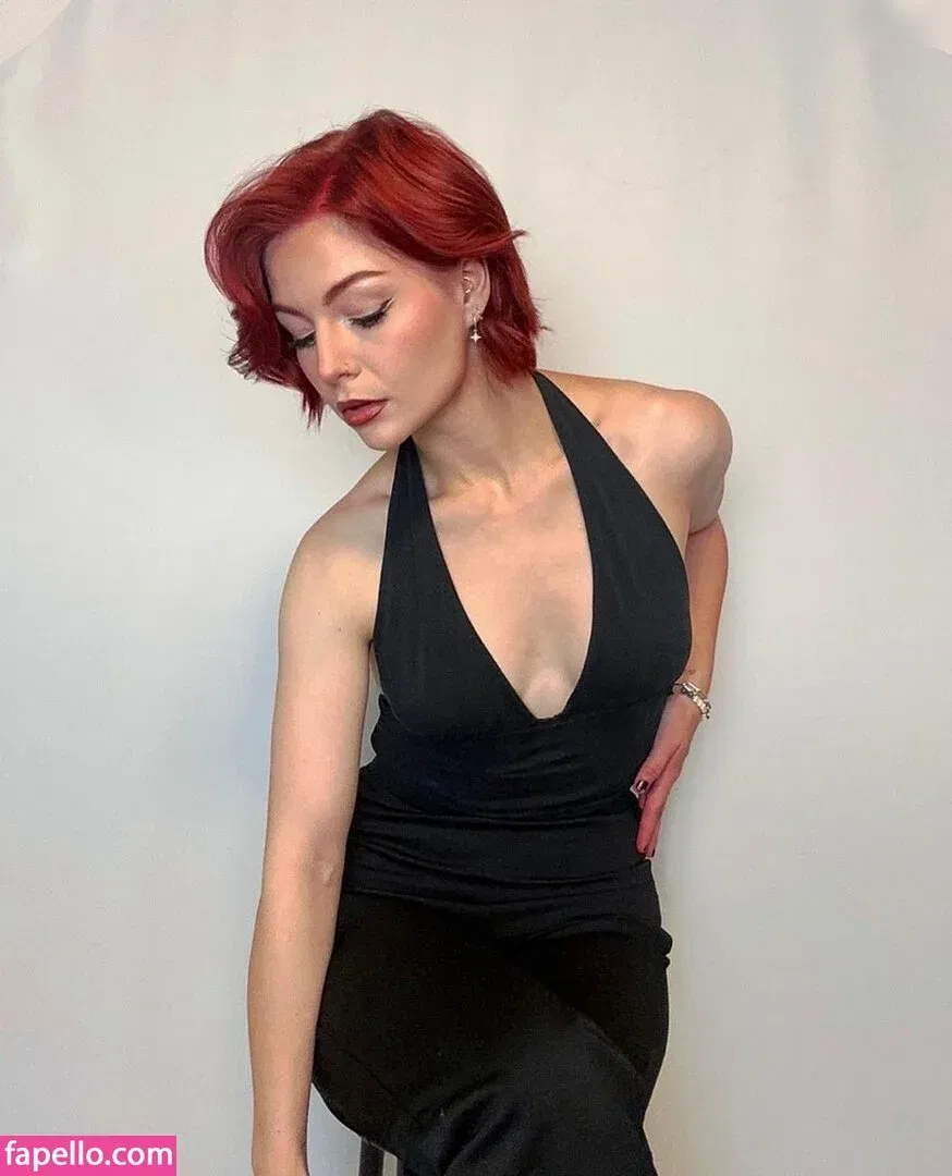 KallMeKris Onlyfans Photo Gallery 