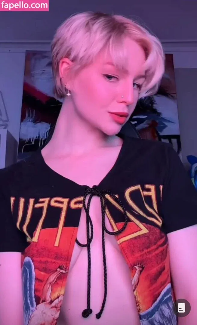 KallMeKris Onlyfans Photo Gallery 