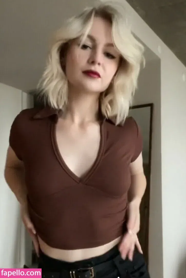 KallMeKris Onlyfans Photo Gallery 