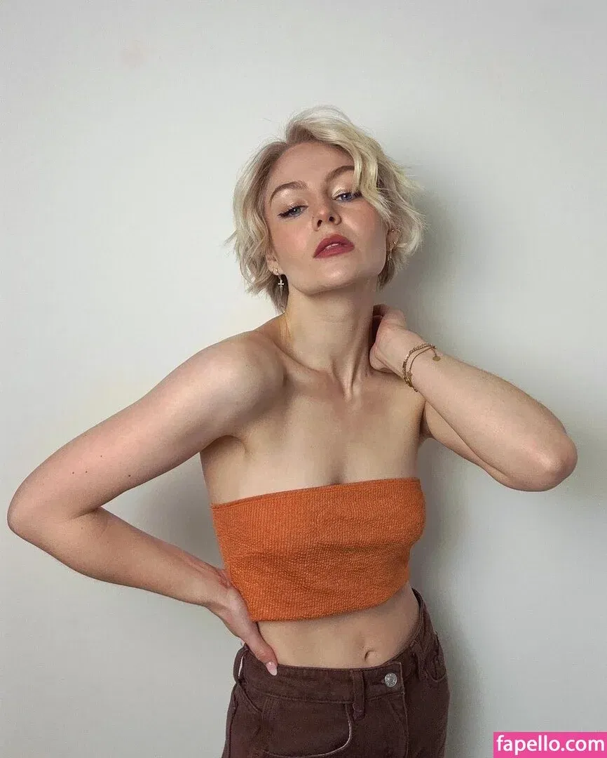 KallMeKris Onlyfans Photo Gallery 