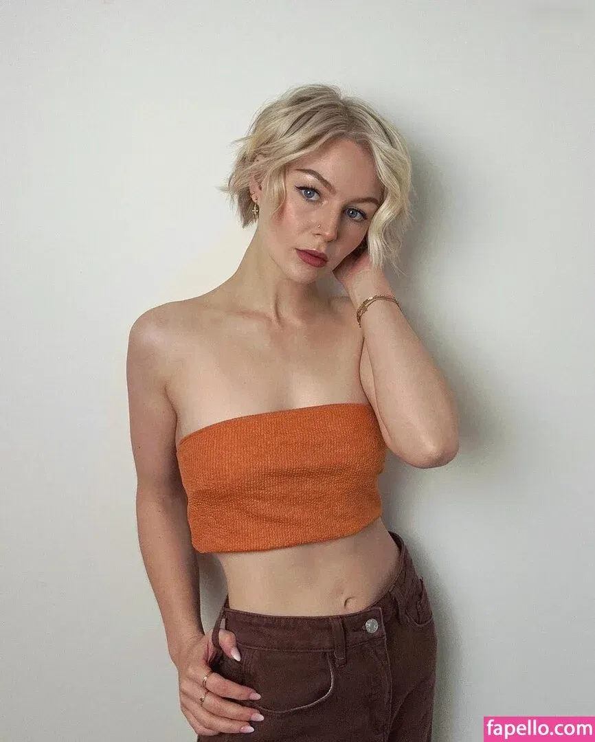 KallMeKris Onlyfans Photo Gallery 