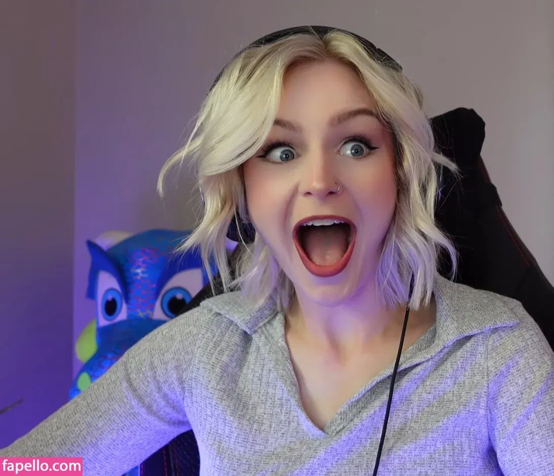 KallMeKris Onlyfans Photo Gallery 