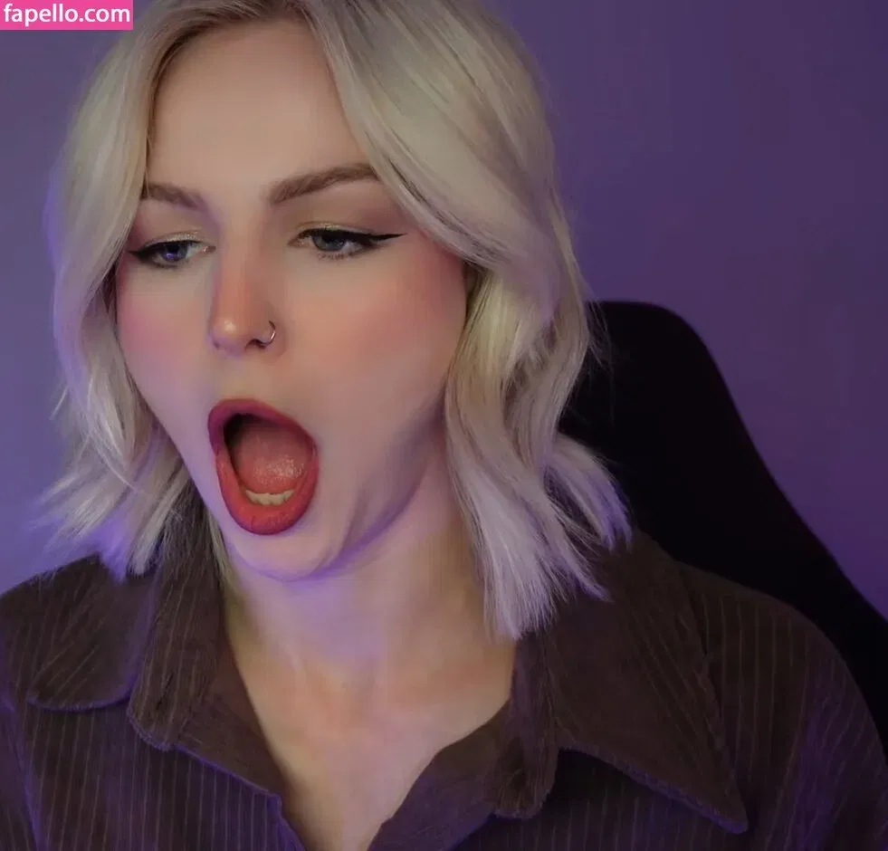 KallMeKris Onlyfans Photo Gallery 